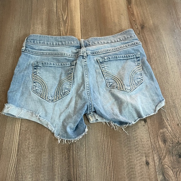 Hollister Jean Shorts - Picture 3 of 3